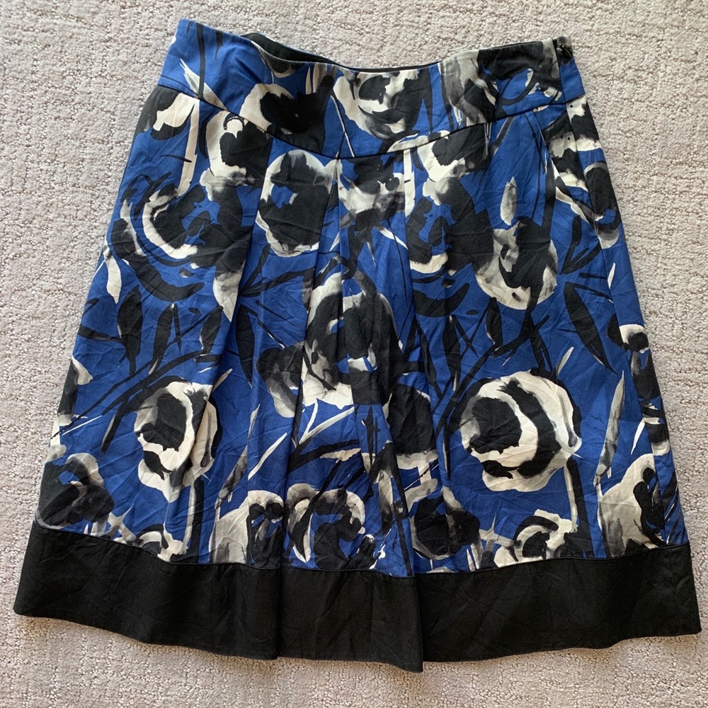 Lined Ann Taylor skirt size 8 with pockets